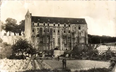 Castelo Landon — A Abadia São Séverino — Foto Collin (Tarnay)