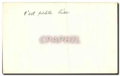 Petite Léa — retrato de niña — sin editor ni número de serie visible — Reverso