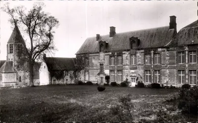Castelo de La Celle-les-Bordes — Fachada do lado da Igreja — editor REAL-PHOTO, n° (49)