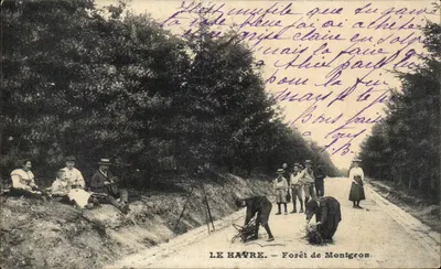 LE HAYRE — Floresta de Montgeon — cena de passeio com grupo e fotógrafo