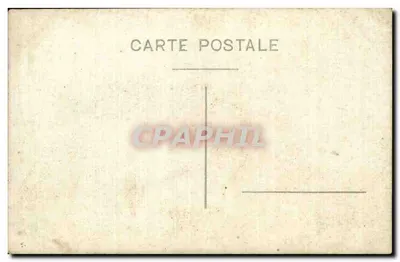 Jovem mulher sentada — diante de um muro de pedra — carta postal — Verso