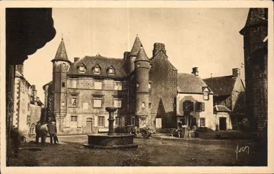 Salers (Cantal) — A Grande Praça — Casa Sevestre — Editor: Les Éditions d'Art Vigny, Paris