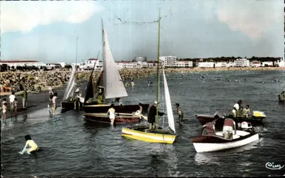 Royan (Charente-Maritime) — plage animée avec voiliers et baigneurs — éditeur Cim, n° 17