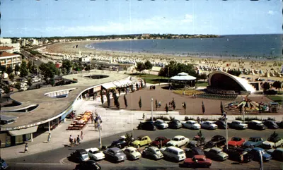 Plage de Royan — Vue panoramique avec auditorium et parking — Éditeur Héliocast