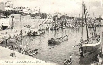 Royan — Le Port et le Boulevard Thiers — LL