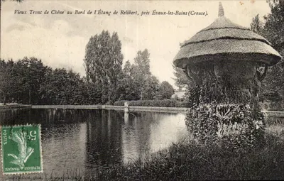 Tronco Velho de Carvalho na Margem do Lago de Relibert, perto de Évaux-les-Bains (Creuse) — Ph. Phanthon