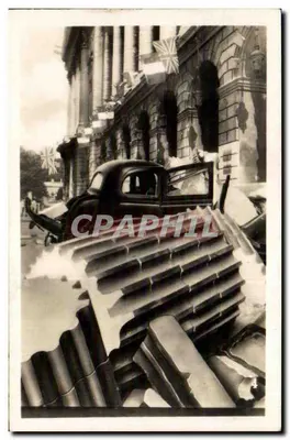 Carro destruído em frente a um prédio público — decorações japonesas — editor desconhecido, n° 4