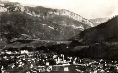 Saint-Laurent-du-Pont (Isère) — Vista aérea e as montanhas de Chartreuse — Fotografias aéreas J. Cellarc, Lyon