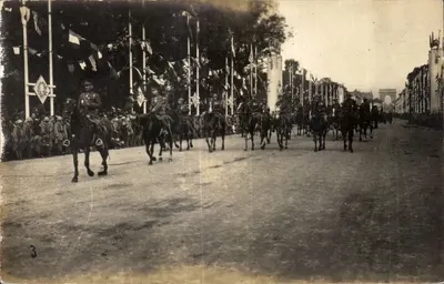 Diễu hành quân sự trên ngựa — Paris — số 1158