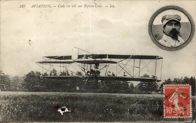 Bilhete postal antigo Aviação Avião Cody em voo sobre biplano Cody