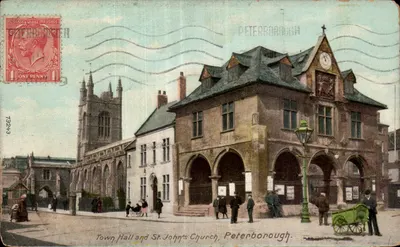 Town Hall and St John's Church, Peterborough — vista da praça — editor não identificado, n° de série 13243