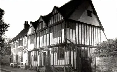 Casa com Fachada de Madeira — Layenham, Suffolk — The 'TUDOR' Copyright Photos
