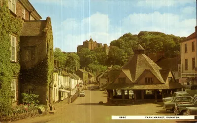 Yarn Market, Dunster — vista do mercado e do castelo — editor não identificado, n° 2520