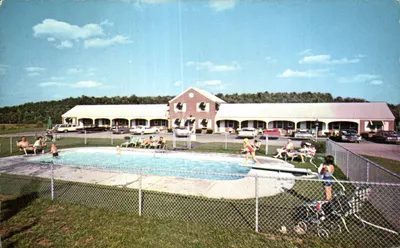 O Green Mountaineer Motel — White River Jct., Vermont — Publicado por Forward's Inc. n° 70103