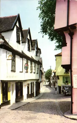 Elm Hill, Norwich — rua pavimentada com o pub Elm Hill Court — Cotman-Color Series, Jarrrold & Sons Ltd, KN 128