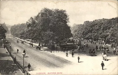 Londres. Rotten Row — vista animada com cavaleiros e árvores — Berlin-London, editor