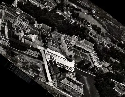 Vista aérea da Universidade — Dublin — editora desconhecida