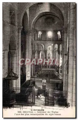 Orcival — Interior da Igreja, uma das mais notáveis do estilo romano