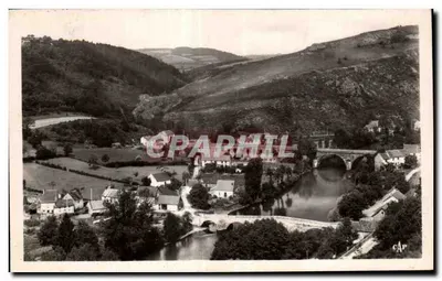 Villaggio ai margini di un fiume — ponti e colline — editore CAP, numero di serie non visibile