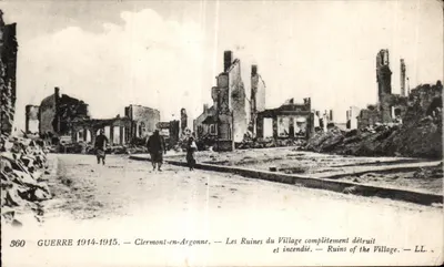 Bilhete postal antigo Guerra Clermont na Argônia As Ruínas do Village completamente destruído e incêndio Ruins of the Village