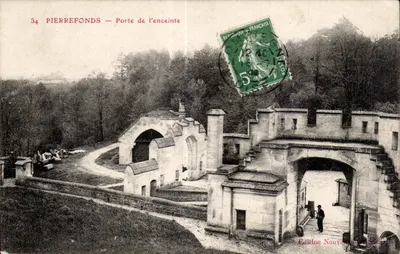 PierreFonds — Brama muru — Wydawnictwo Nowe Kolumny