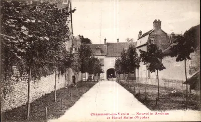 Chaumont-en-Vexin — Nova Avenida e Hotel Saint-Nicolas