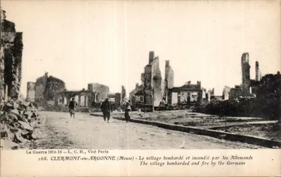 Clermont-en-Argonne — Vila bombardeada e incendiada pelos alemães — L. C. H., Visé Paris, n°168