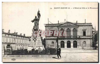 Saint-Dizier — O Hotel de Ville e o Monumento