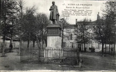 Vitry-le-François — Estátua de Royer-Collard — Imp. E. Delevy Paris