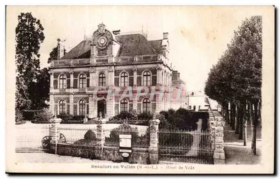 Beaufort-en-Vallée (M.-et-L.) — Hôtel de Ville