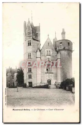 Montreuil-Bellay — O Castelo — Pátio de Honra — Imp. Launay, Châteauneuf