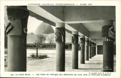 Exposition Coloniale Internationale — Paris 1931 — Le Congo Belge — Vue prise du portique des Industries de Luxe vers le Pavillon d'Honneur