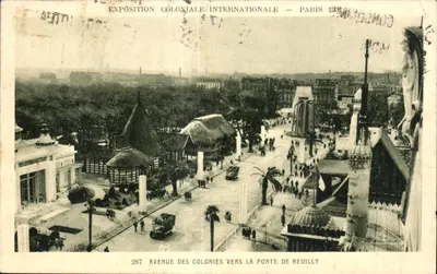 Exposition Coloniale Internationale — Paris 1931 — Avenue des Colonies vers la Porte de Reuilly