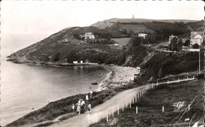 A Praia, o Cabo e as casas — Montmartre, 8 francos — editor REAL-PHOTO