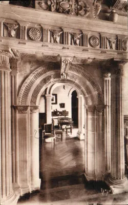 Porta da sala de jantar — Castelo de Fontenay-le-Comte — Éditions Artistiques Raymond Bergevin
