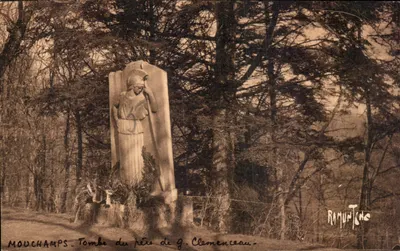 Mouchamps — Tumba do pai de G. Clémenceau — Edições Artísticas Raymond Bergevin