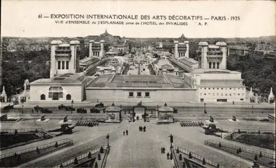 Exposition Internationale des Arts Décoratifs — Vue d'ensemble de l'Esplanade prise de l'Hôtel des Invalides — Paris 1925 — A.P. n°61