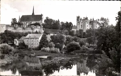 Montreuil-Bellay — Visão geral (nordeste) — Castelo e igreja — Foto Caim