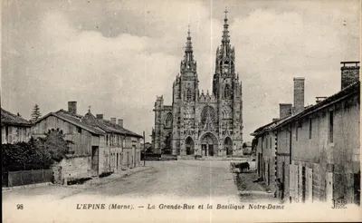 L'Épine (Marne) — La Grande-Rue et la Basilique Notre-Dame — Jhot.