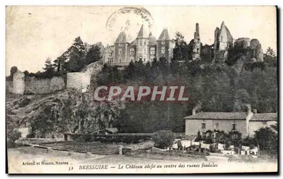 Bressuire — O Castelo erguido no centro das ruínas feudais — Artaud e Nozais, Nantes