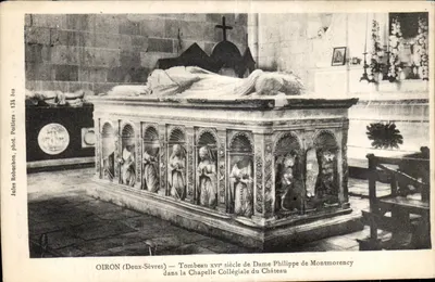 Oiron (Deux-Sèvres) — Túmulo do século xv de Dama Philippe de Montmorency na Capela Colegiada do Castelo — Jules Robuchon, fot. Poitiers - 134 bis
