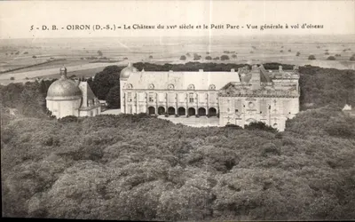 Oiron (D.-S.) — O Castelo do Século XVI e o Pequeno Parque — Vista geral de cima — Baudile-Perry
