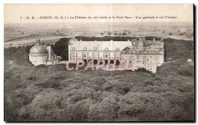 Oiron (D.-S.) — O Castelo do século XVI e o Pequeno Parque — Vista geral de cima