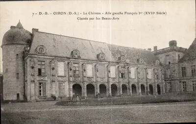 Oiron (D.-S.) - O Castelo - Ala esquerda de Francisco I (Século XVI) - Classificada pelos Beaux-Arts