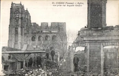 Corbie (Somme) — Igreja em ruínas vista rua Auguste Gendre — Édit. C. Lavallard