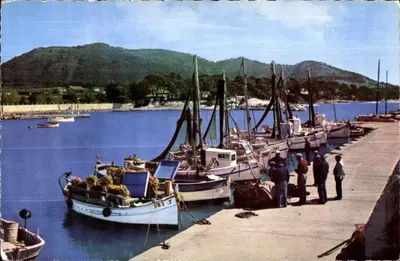 O Porto de Marqueiranne (Var) — vista do porto com barcos de pesca — editor Couleurs de la Côte d'Azur Varoise, n° 83