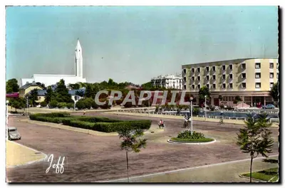 Kenitra (Port-Lyautey) — A Igreja e o Hotel Mamora — editado por Robert DIRENCK