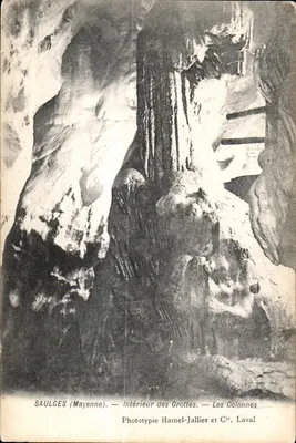 Saulges (Mayenne) — Interior das Grutas — As Colunas — Fototipia Hamel-Jallier e Cie, Laval