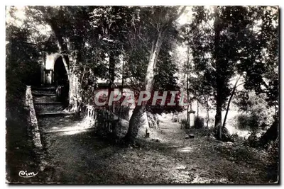 Saulges (Mayenne) — A Entrada do Ermitério, asa direita — CIM