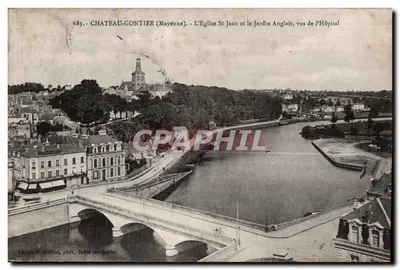 Castelo-Gaontier (Mayenne) - A Igreja de São João e o Jardim Inglês, vistos do Hospital